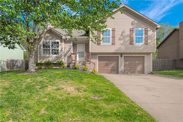 2521 NW Richard Street, Blue Springs, MO 64015