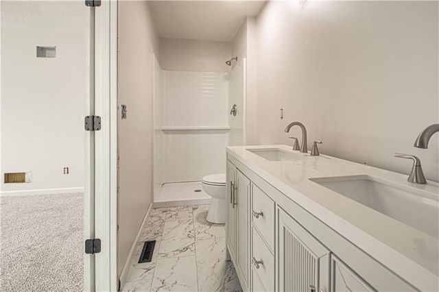 2521 NW Richard Street, Blue Springs, MO 64015