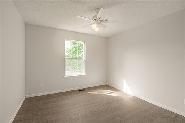 2521 NW Richard Street, Blue Springs, MO 64015