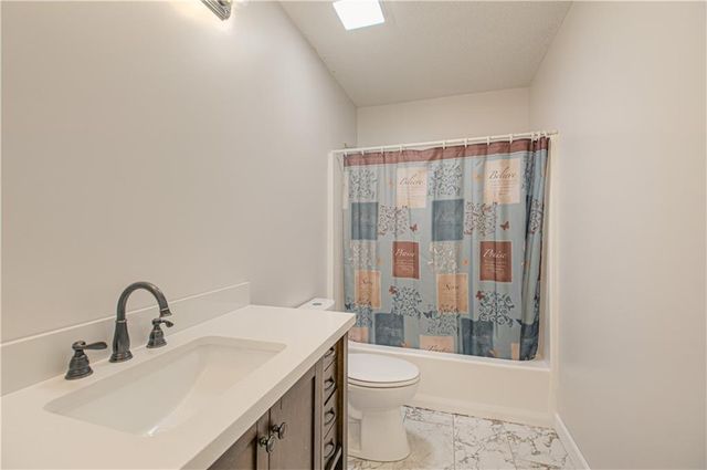 2521 NW Richard Street, Blue Springs, MO 64015