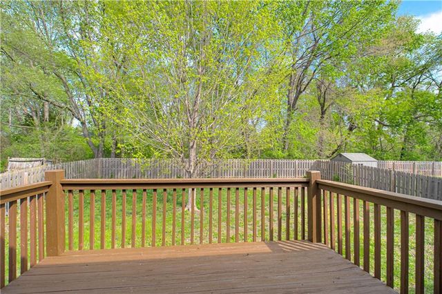 2521 NW Richard Street, Blue Springs, MO 64015