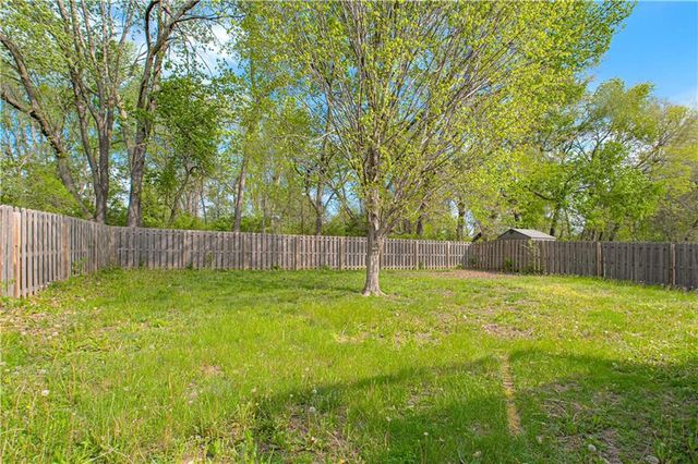2521 NW Richard Street, Blue Springs, MO 64015