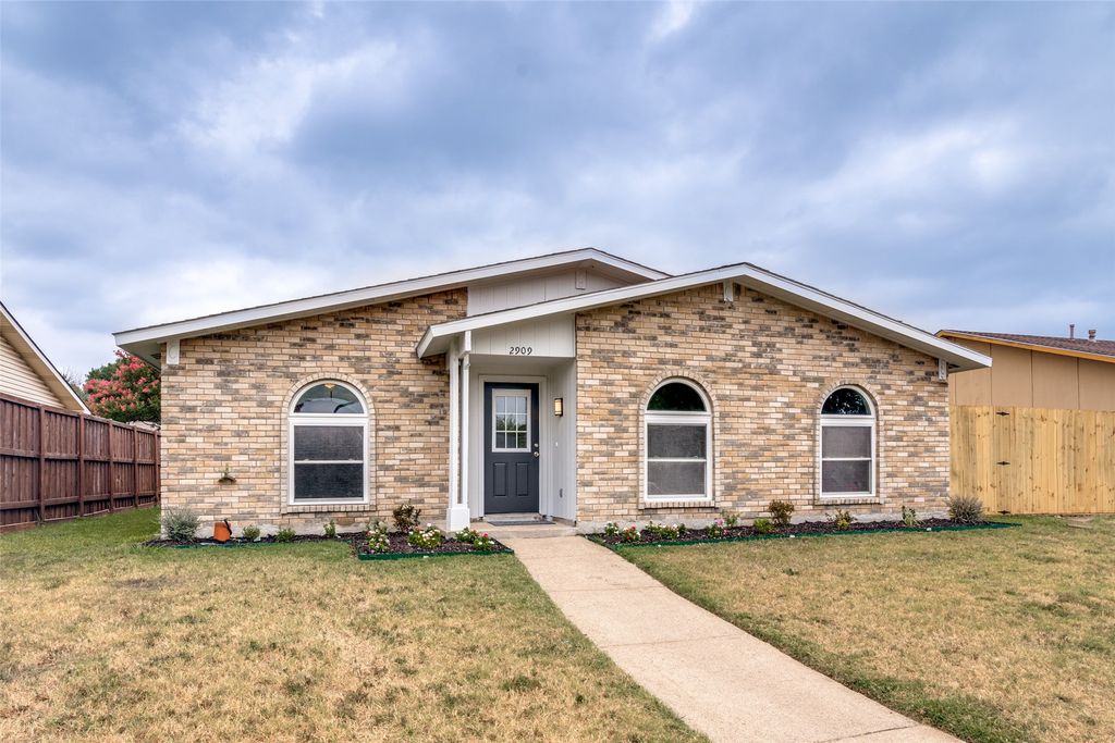 2909 Flagstone Drive, Garland, TX 75044