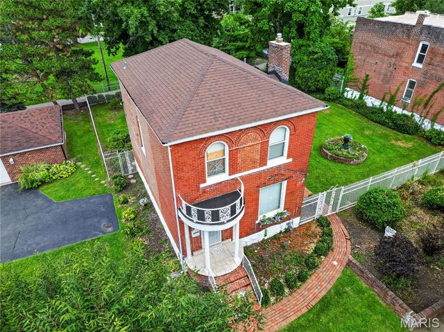 1392 Burd Avenue, St Louis, MO 63112