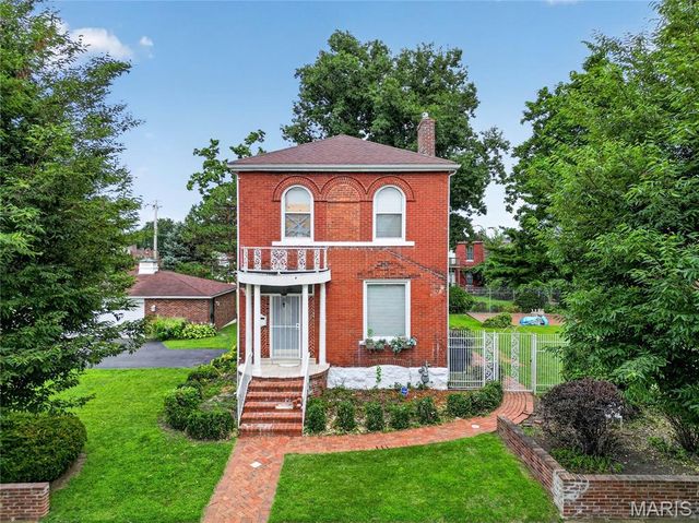1392 Burd Avenue, St Louis, MO 63112
