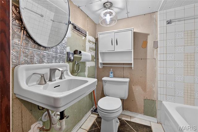 1392 Burd Avenue, St Louis, MO 63112