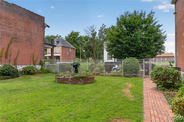 1392 Burd Avenue, St Louis, MO 63112