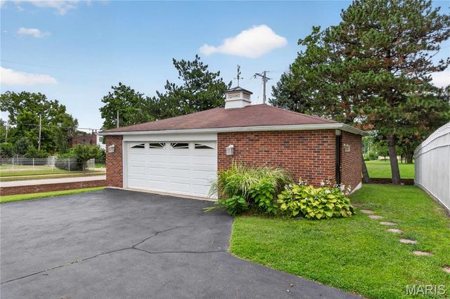 1392 Burd Avenue, St Louis, MO 63112
