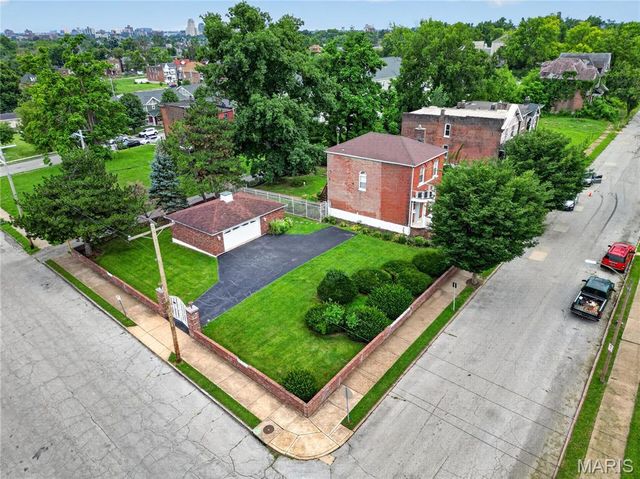 1392 Burd Avenue, St Louis, MO 63112