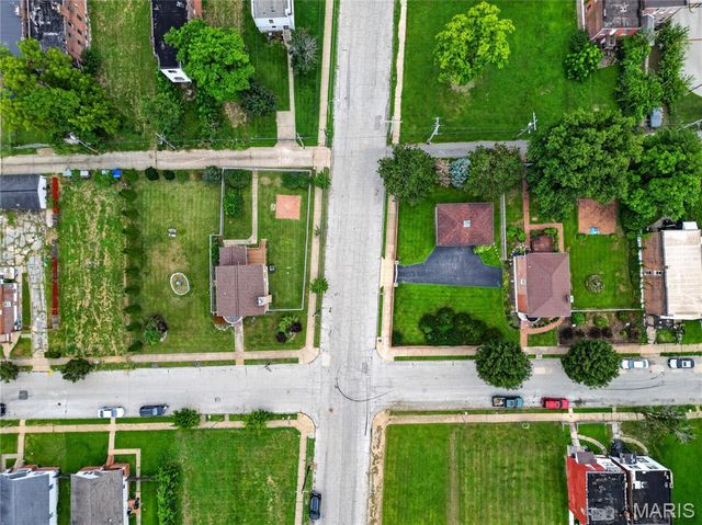1392 Burd Avenue, St Louis, MO 63112