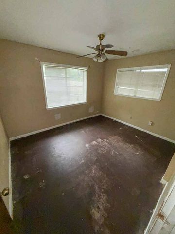 203 N Drumm, Brenham, TX 77833