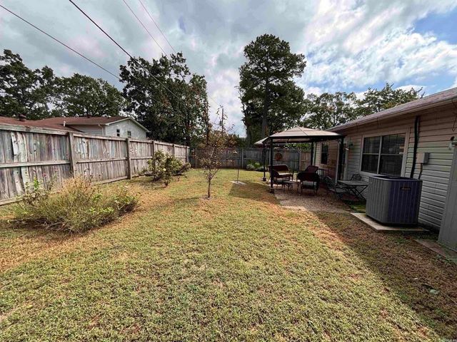 12714 Pleasant Forest Dr, Little Rock, AR 72212