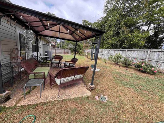 12714 Pleasant Forest Dr, Little Rock, AR 72212