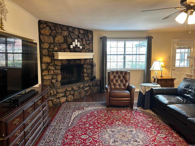 12714 Pleasant Forest Dr, Little Rock, AR 72212