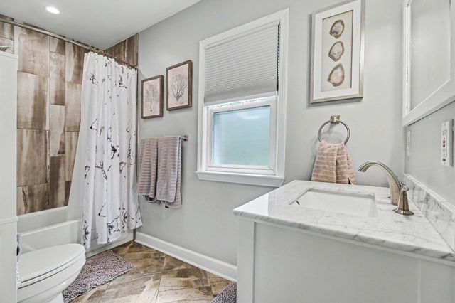 88 Hill Circle Drive, Waterford, MI 48328