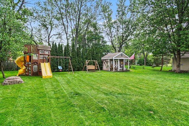 88 Hill Circle Drive, Waterford, MI 48328