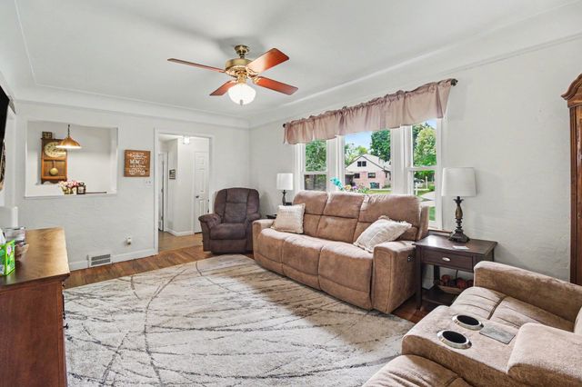 88 Hill Circle Drive, Waterford, MI 48328