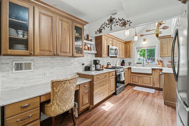 88 Hill Circle Drive, Waterford, MI 48328