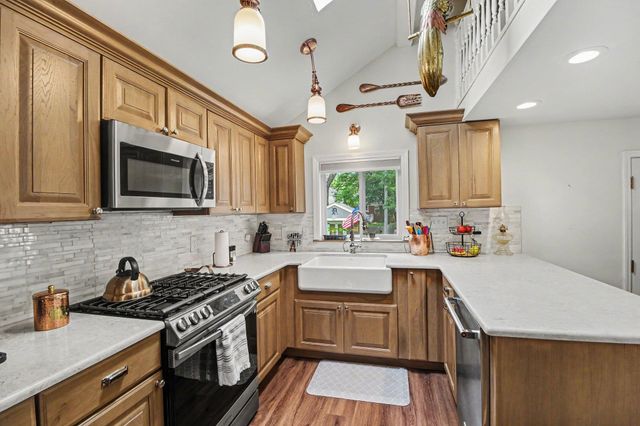 88 Hill Circle Drive, Waterford, MI 48328