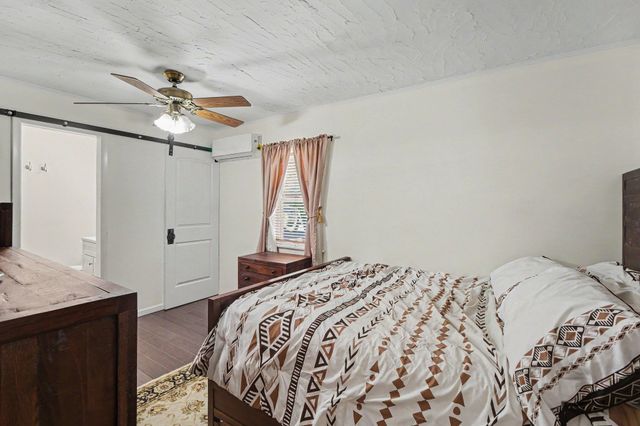 88 Hill Circle Drive, Waterford, MI 48328