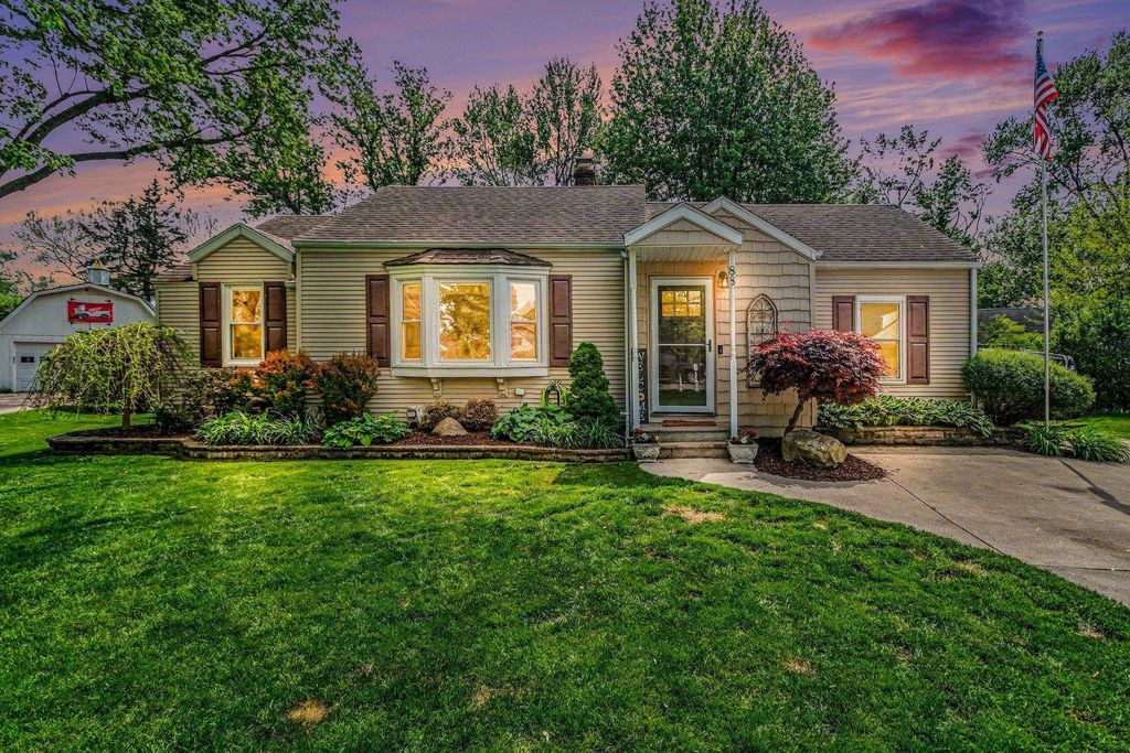 88 Hill Circle Drive, Waterford, MI 48328