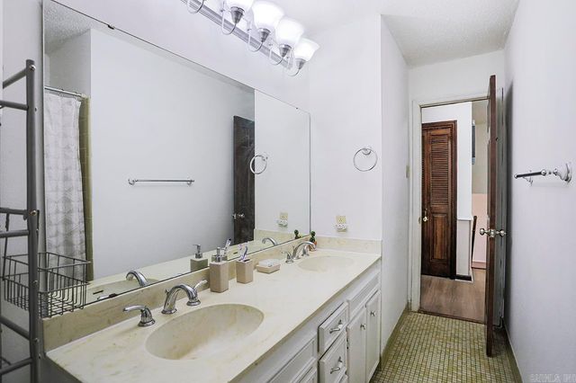 1121 Briar Creek, Little Rock, AR 72211