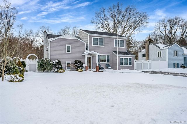 132 Gladstone Avenue, West Islip, NY 11795