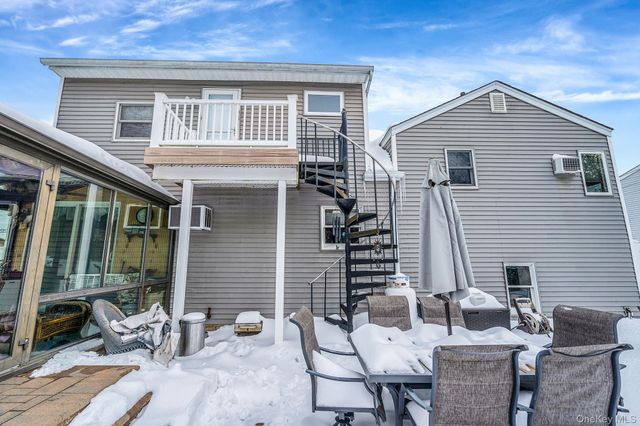 132 Gladstone Avenue, West Islip, NY 11795