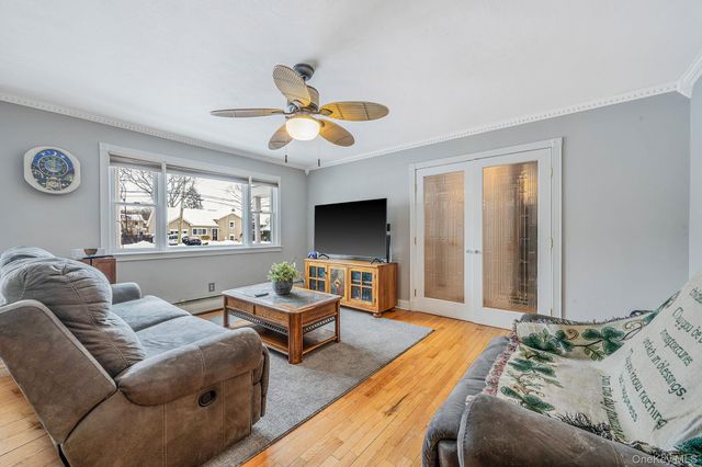 132 Gladstone Avenue, West Islip, NY 11795