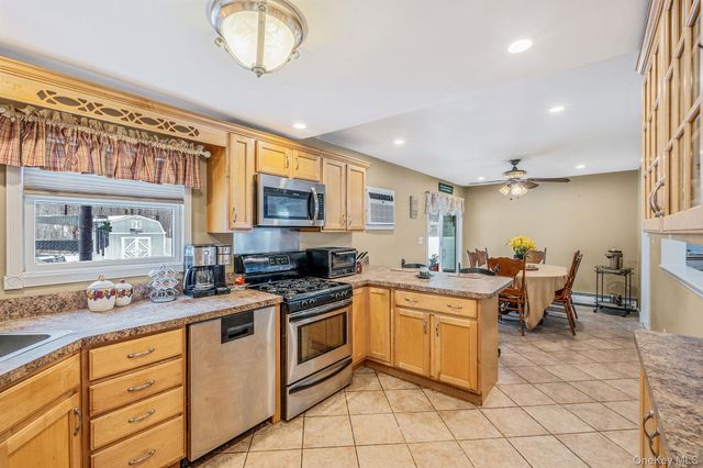 132 Gladstone Avenue, West Islip, NY 11795