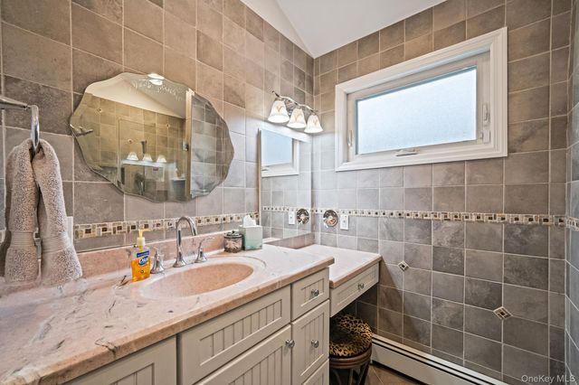 132 Gladstone Avenue, West Islip, NY 11795