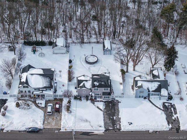 132 Gladstone Avenue, West Islip, NY 11795