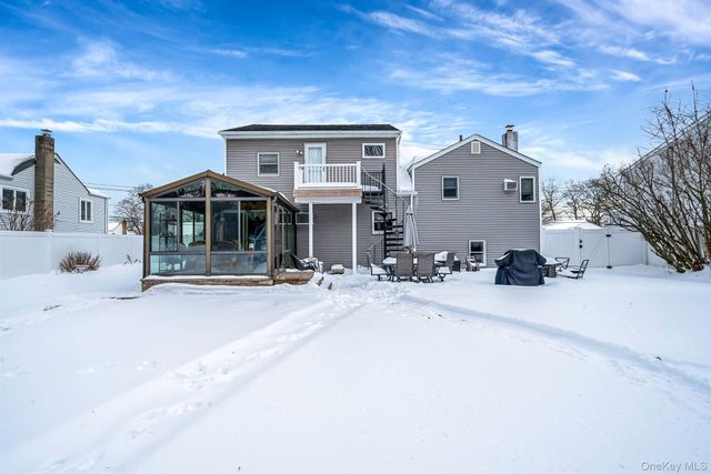 132 Gladstone Avenue, West Islip, NY 11795