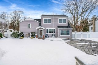 132 Gladstone Avenue, West Islip, NY 11795