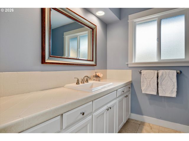 6435 Sw 90TH Ave, Portland, OR 97223