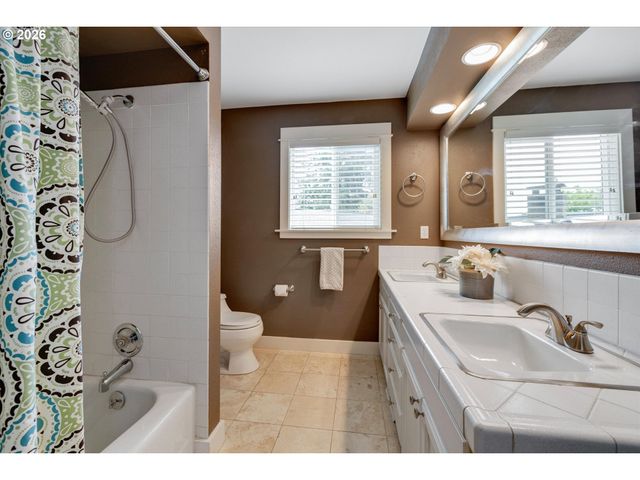 6435 Sw 90TH Ave, Portland, OR 97223