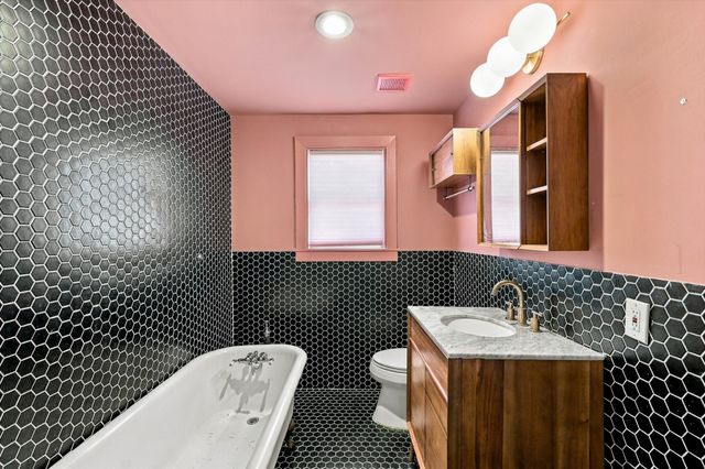 305 E 6th Street, Dallas, TX 75203