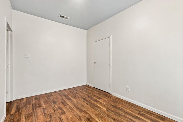 305 E 6th Street, Dallas, TX 75203