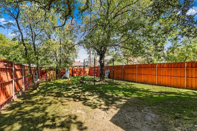 305 E 6th Street, Dallas, TX 75203