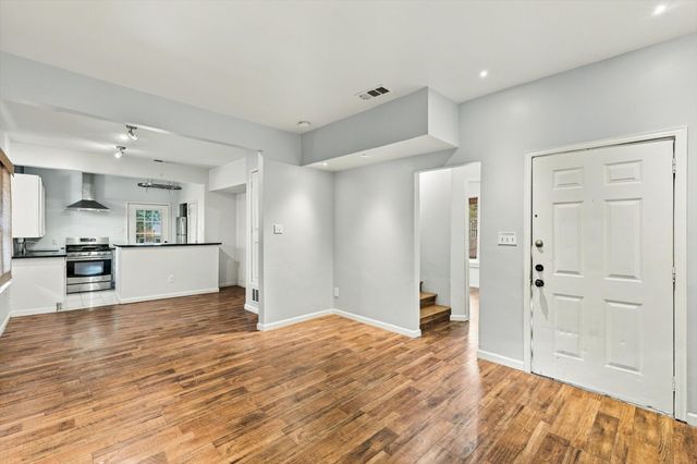 305 E 6th Street, Dallas, TX 75203