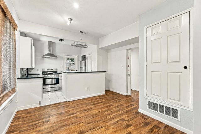305 E 6th Street, Dallas, TX 75203