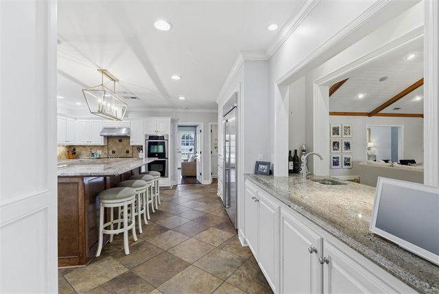 800 Bayou Oaks Lane, Lake Charles, LA 70605