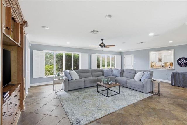 800 Bayou Oaks Lane, Lake Charles, LA 70605