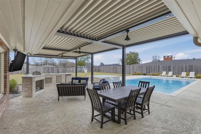 800 Bayou Oaks Lane, Lake Charles, LA 70605