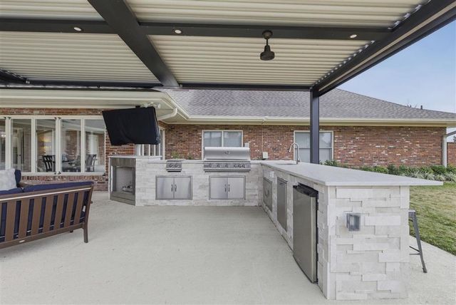 800 Bayou Oaks Lane, Lake Charles, LA 70605