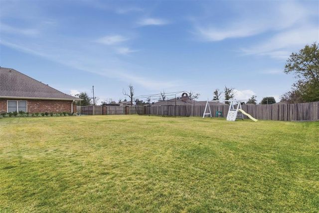 800 Bayou Oaks Lane, Lake Charles, LA 70605