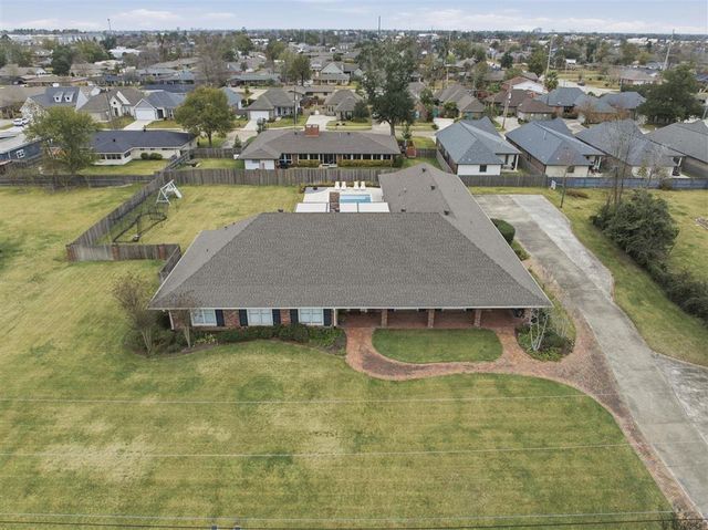 800 Bayou Oaks Lane, Lake Charles, LA 70605