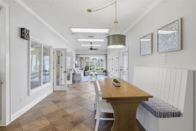 800 Bayou Oaks Lane, Lake Charles, LA 70605