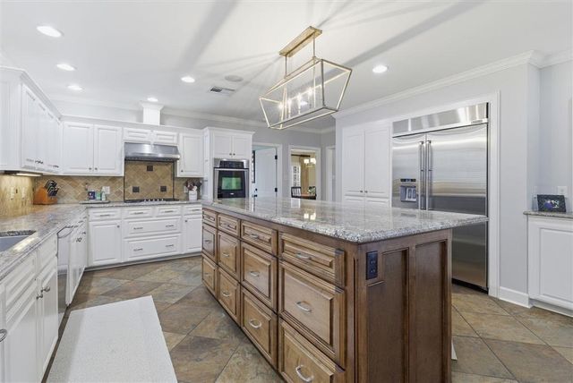 800 Bayou Oaks Lane, Lake Charles, LA 70605