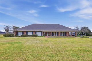 800 Bayou Oaks Lane, Lake Charles, LA 70605